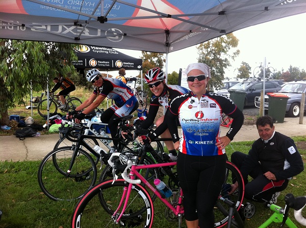 CI-women-warmup-cykel-rd1