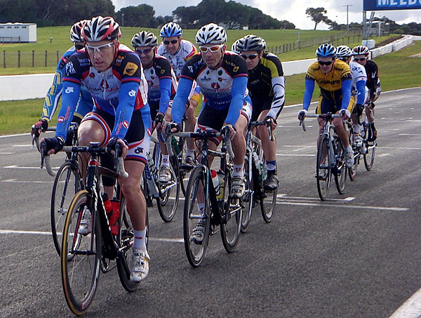 earlyinthe-race_600.jpg